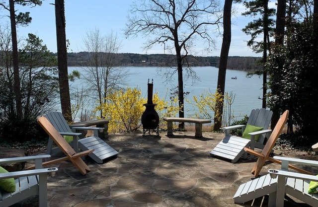 Beautiful lakefront home! Beach your boat, swim, kayak and more! Sleeps 2-10.
