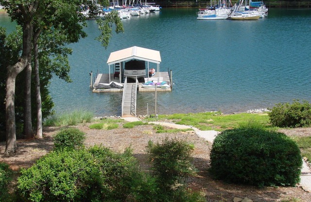 Schönes Haus am See mit 4 Schlafzimmern am Lake Keowee