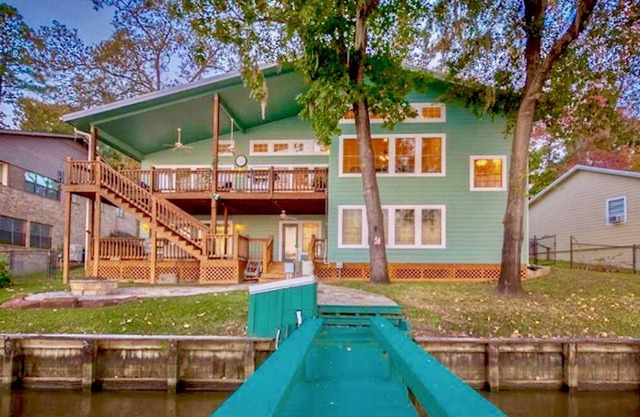 Beautiful Lakefront Retreat | Boat Lift | Panoramic Views