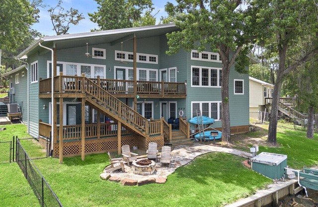 Beautiful Lakefront Retreat with Boat Slip