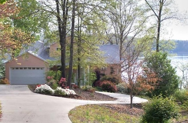 Schöne Lakefront Rental am Lake Keowee in der Nähe von Clemson