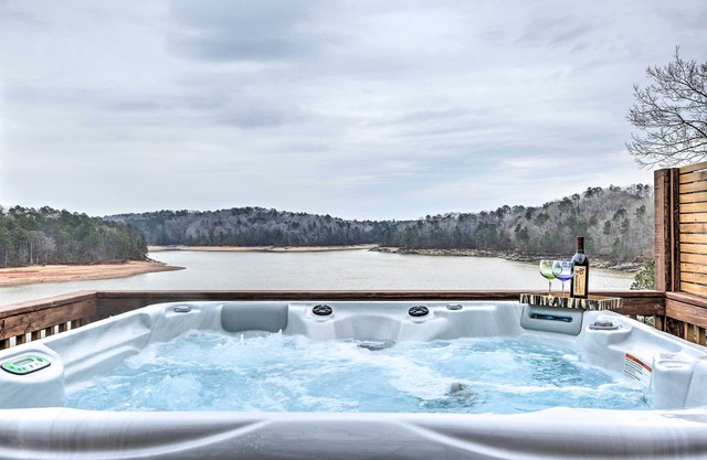 Beautiful Lakefront Studio: Dock, Fire Pit, Kayak