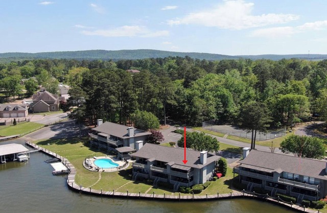 Beautiful Lakefront Views - Top Rated Unit - SAFE quite neighborhood