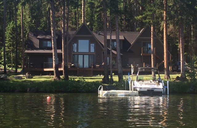 Wunderschöne Lakefront Lodge am ruhigen See
