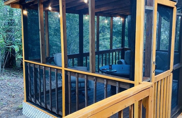 Beautiful LakeFront View Rental - Only 8.6 mi from the UA!
