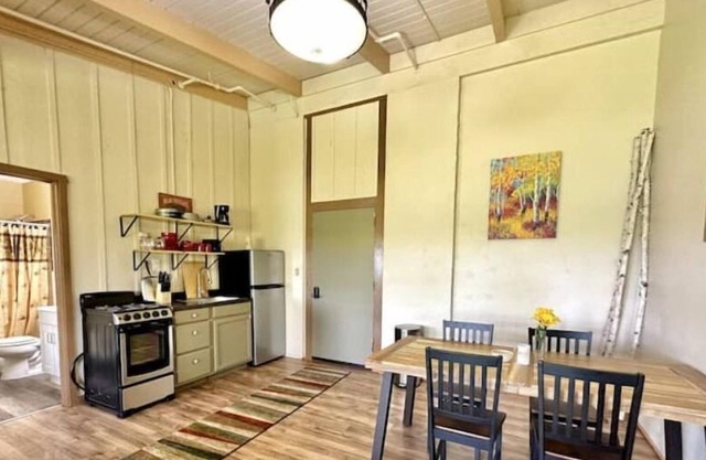 Beautiful lakeside studio condo