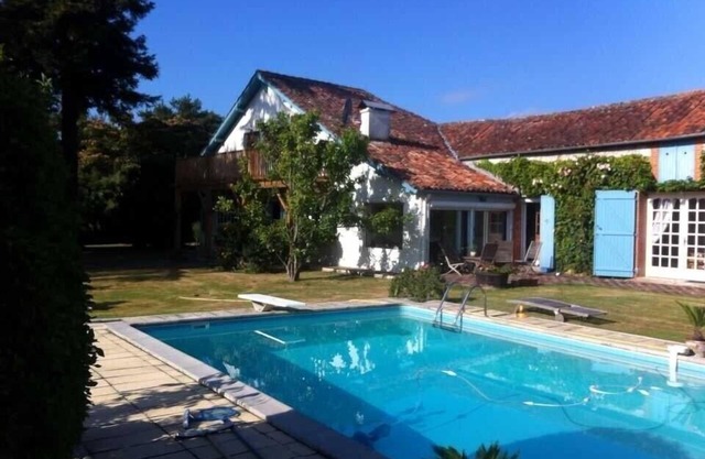 Schöner Bauernhof in Lande, große Gärten, toller tiefer Pool mit Sprungbrett