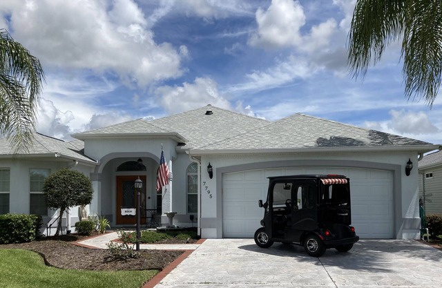 Beautiful large 3/2 home. GAS GOLF CART, BBQ, WIFI, cable, Near Spanish Springs