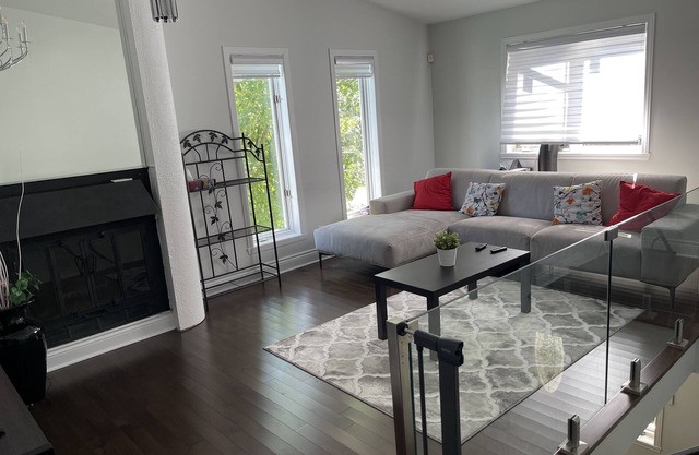 Beautiful, large 4-bedroom, 2-bathroom home in Laval.