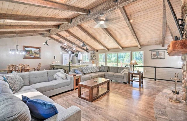 NEW! Huge Home Skiing - Wine Tasting! Sleeps up to 12, Solar and Battery Backup