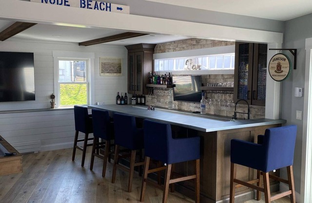 Beautiful Large Home in Westerly walking distance to downtown !!