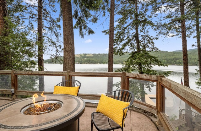 Beautiful Liberty Lake Waterfront House