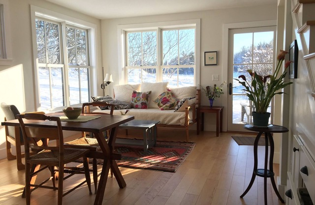 Beautiful Light Filled Guesthouse in country