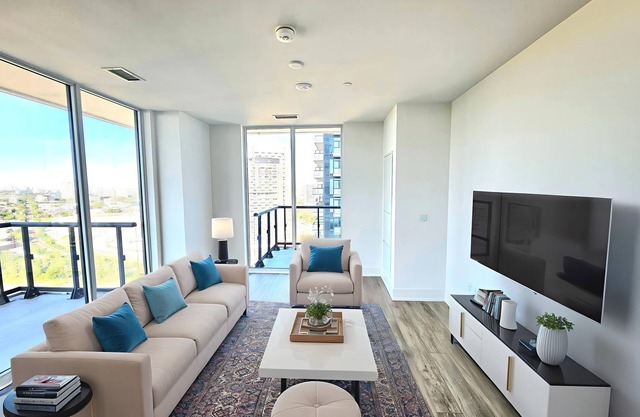 Beautiful Location & View Central Toronto 2Bed 2Bath with Parking - New Building
