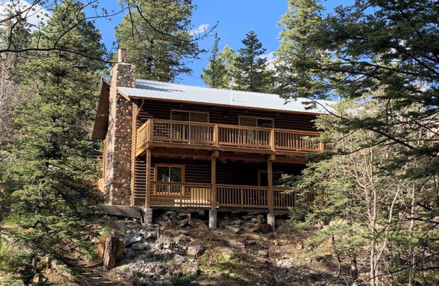 Beautiful log cabin high above the Rio Ruidoso River. The Log & Order Cabin.
