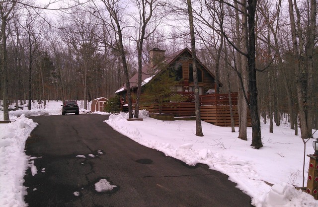 Schönes Blockhaus-Haus schläft 9-13