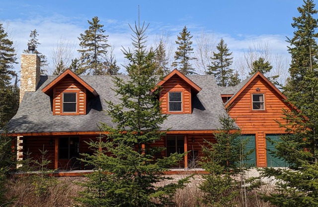 Beautiful Log Home on 5 acres private beach-steps down the road!