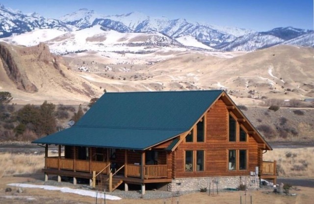 Schönes Blockhaus auf dem Yellowstone River!