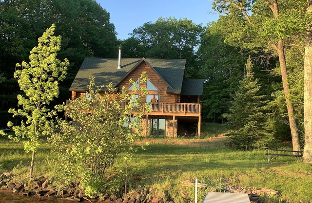 Beautiful Log Lake Home with Loft