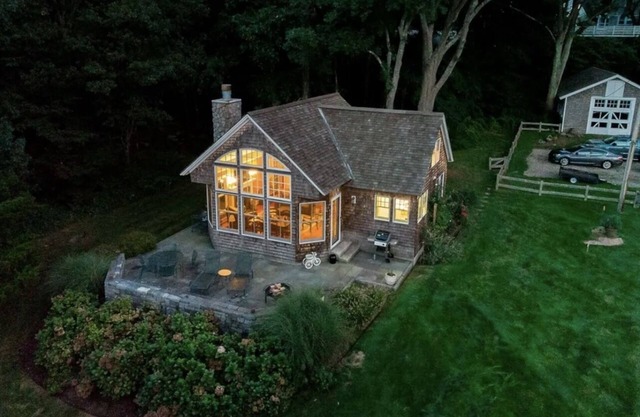 Schöne Long Island Sound Waterfront Cottage