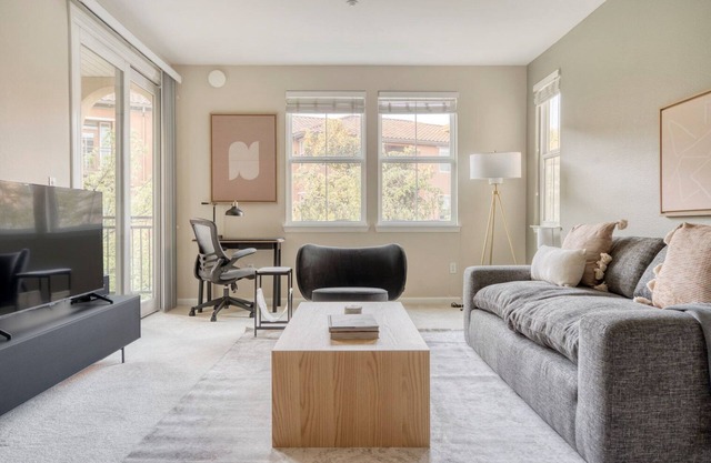 Beautiful Los Gatos 2BR w/ Gym, W/D & A/C, nr Creek trail, by Blueground
