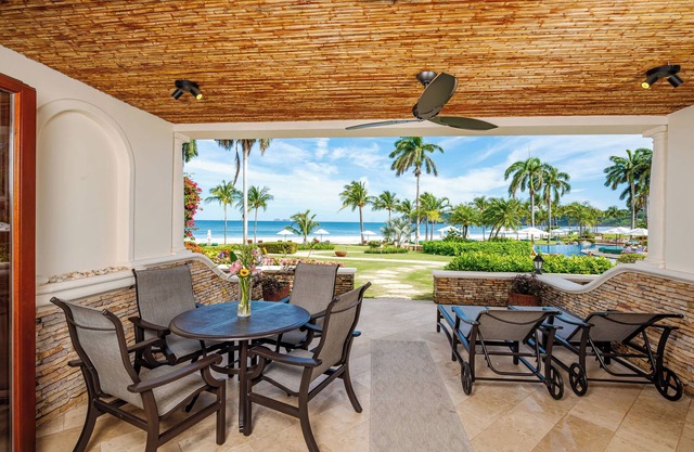 Wunderschöne, luxuriöse Strandvilla in der prestigeträchtigen Siedlung Palms