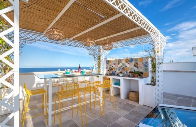 Beautiful luxury flat. Spacious terrace with panoramic sea views & dipping pool.