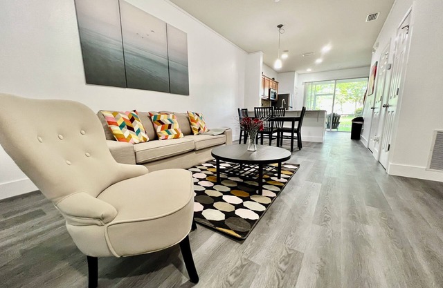 Beautiful Luxury House Great Location Near Beaches Mayo Clinic Shops Restaurants
