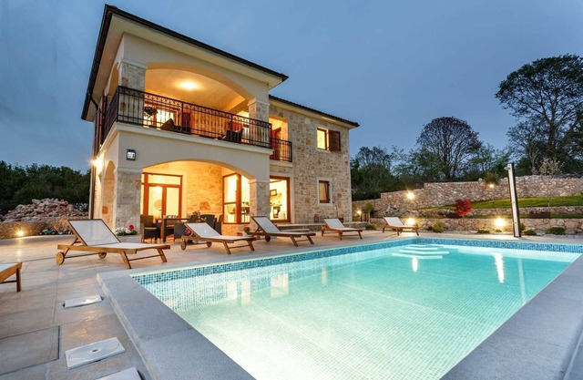 Schönes Luxus-Ferienhaus PERANOVIC