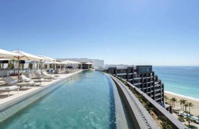 Beautiful luxury ocean front 3 bedroom with spectacular views
