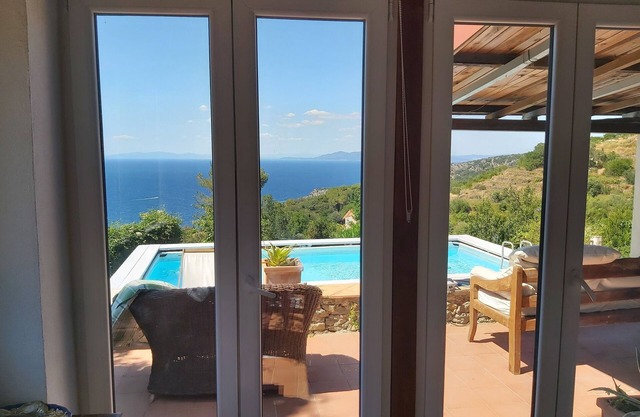 Wunderschönes mediterranes Ferienhaus mit privatem Pool und Garten und herrlichem Meerblick