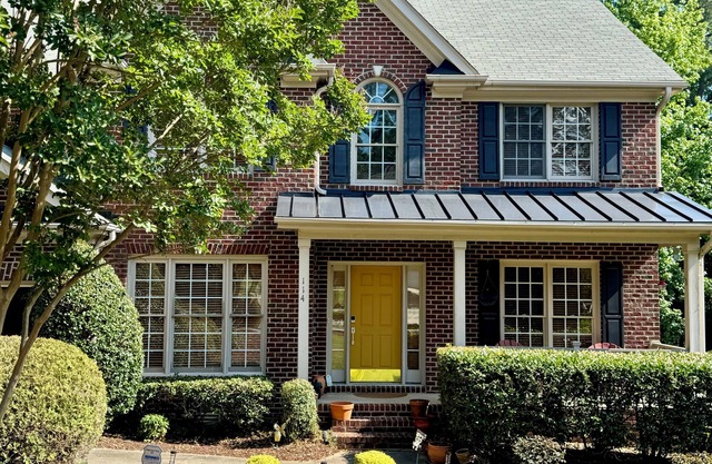 Beautiful, mediterranean-style, not-so-big home, w/ open layout & prime location