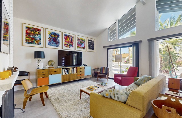 Beautiful Mid-Century Modern Home w/Private Heated Pool & Spa - Dog Welcome