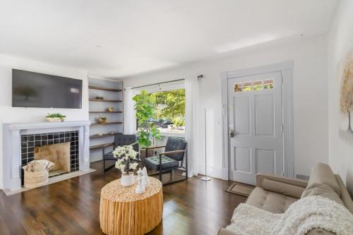 Beautiful Midtown home-sleeps 13