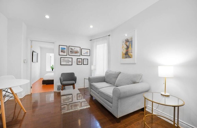 Beautiful Modern Apartment by Danforth