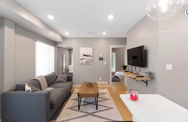 Beautiful Modern home peaceful location