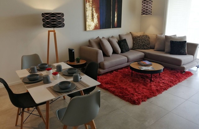 Beautiful & modern condo AC+Gym+Pool+Security