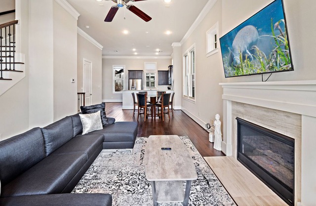Beautiful, Modern Designed Townhome, Best Location in Houston!