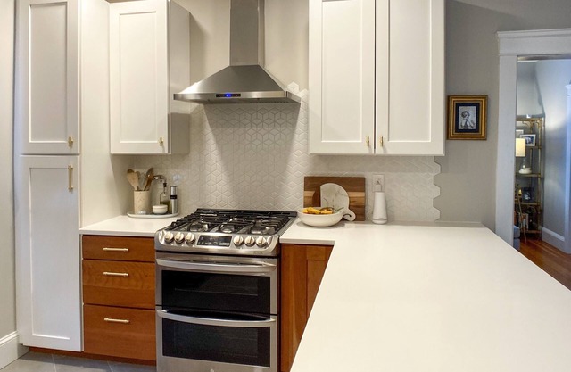 Beautiful, Modern First Floor Apt w/Backyard near Brown