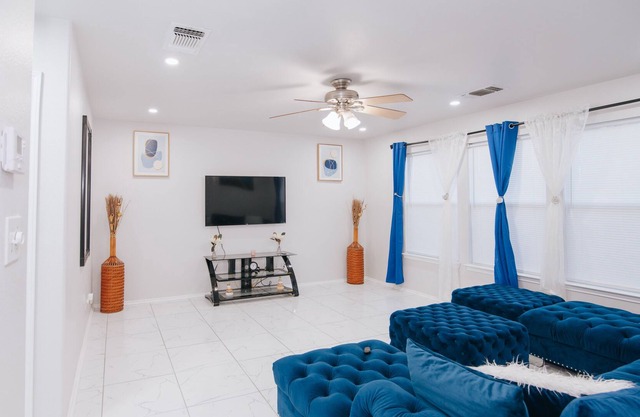 Beautiful Modern House SeaWorld Lackland Game Room