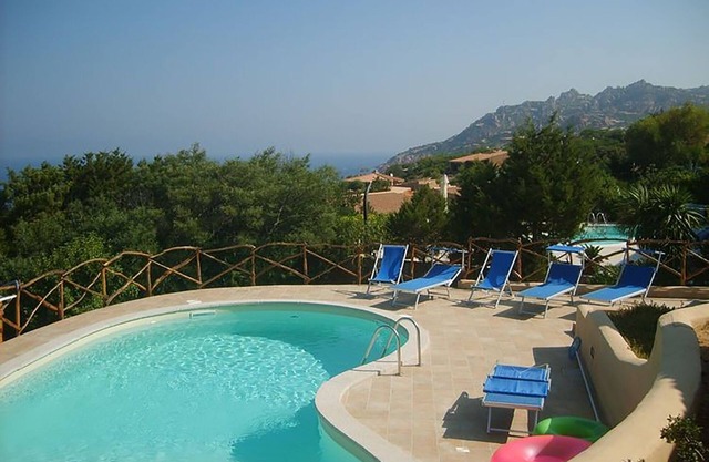 Schöne moderne Villa mit 2 Schlafzimmern, privatem Pool, Meerblick, kleiner Garten, nahe Strand