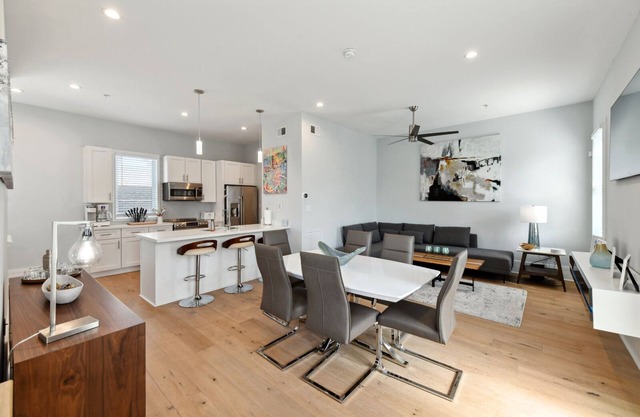 Beautiful Modern NOLA Condo- Bywater Area. Off Street Gated & Reserved Parking