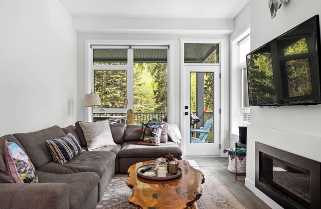 Beautiful & Modern, Ski-In Ski-Out