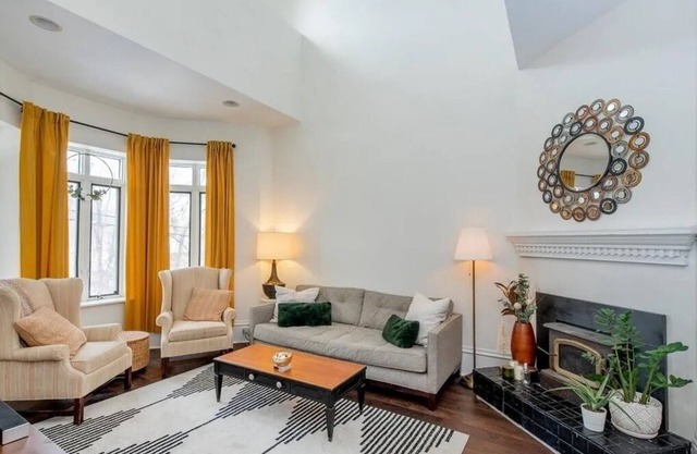 Beautiful Modern Victorian Home with unique private rooms
