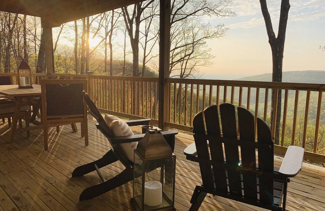 5BR-BRAND New Monteagle Bluff Brick VRBO mit Ansicht! Schlafmöglichkeiten für 12+, Wohnmobilstellplätze und 5 Acres