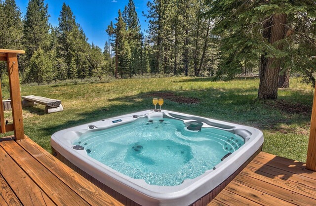 Beautiful mountain meadow setting! AC, spa, skeeball, shuffleboard, foosball, ++