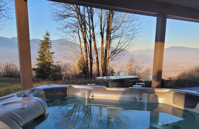 Beautiful Mountain Home - Amazing Views & Hot Tub