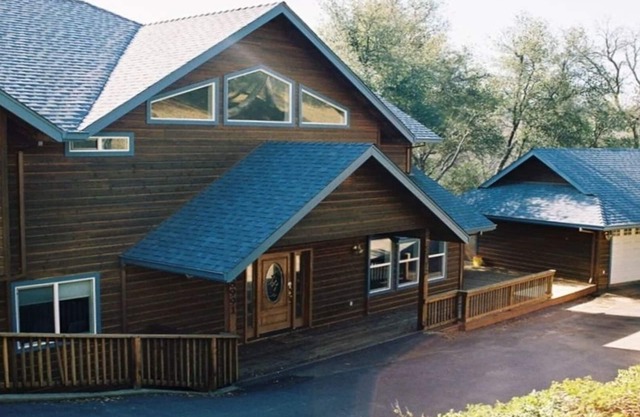 Schönes Berghaus in der Nähe von Yosemite