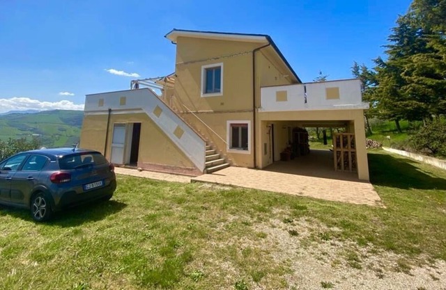 Beautiful mountain view home in Castilenti