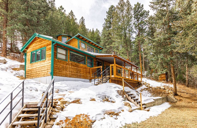 Beautiful Mountain Retreat only 15 minutes from Boulder CO